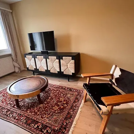 Stylish Near Main Station -301-16- *