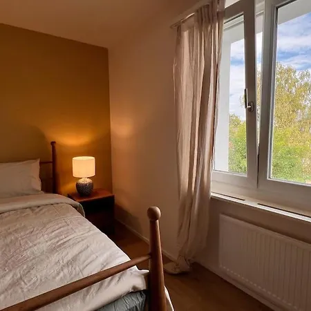 Stylish Near Main Station -301-16-
